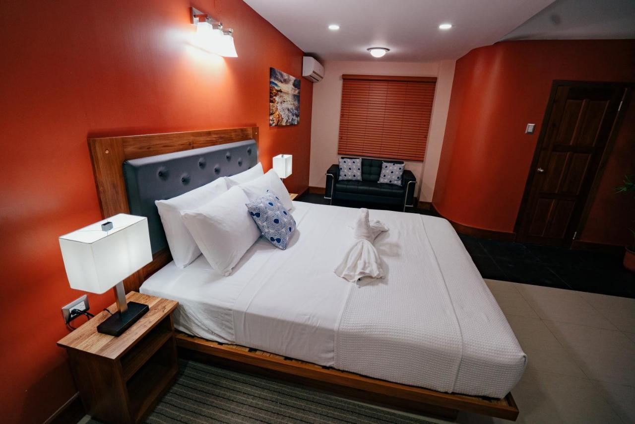 Runway Hotel Piarco Ngoại thất bức ảnh