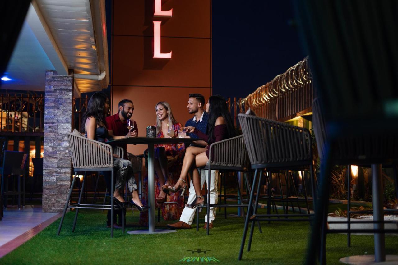 Runway Hotel Piarco Ngoại thất bức ảnh