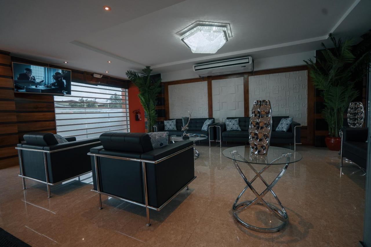 Runway Hotel Piarco Ngoại thất bức ảnh