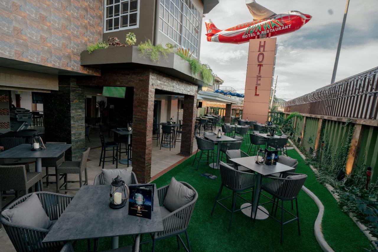 Runway Hotel Piarco Ngoại thất bức ảnh