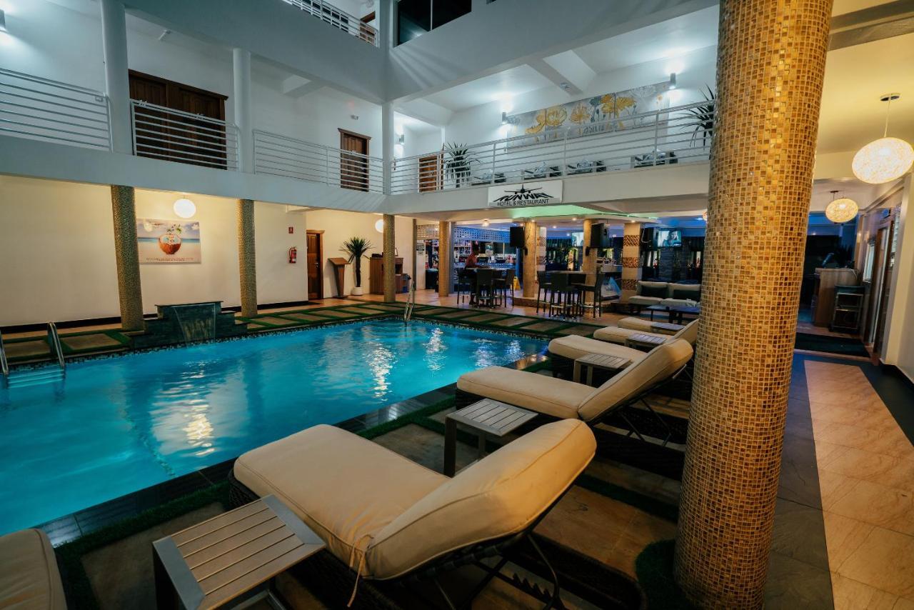Runway Hotel Piarco Ngoại thất bức ảnh