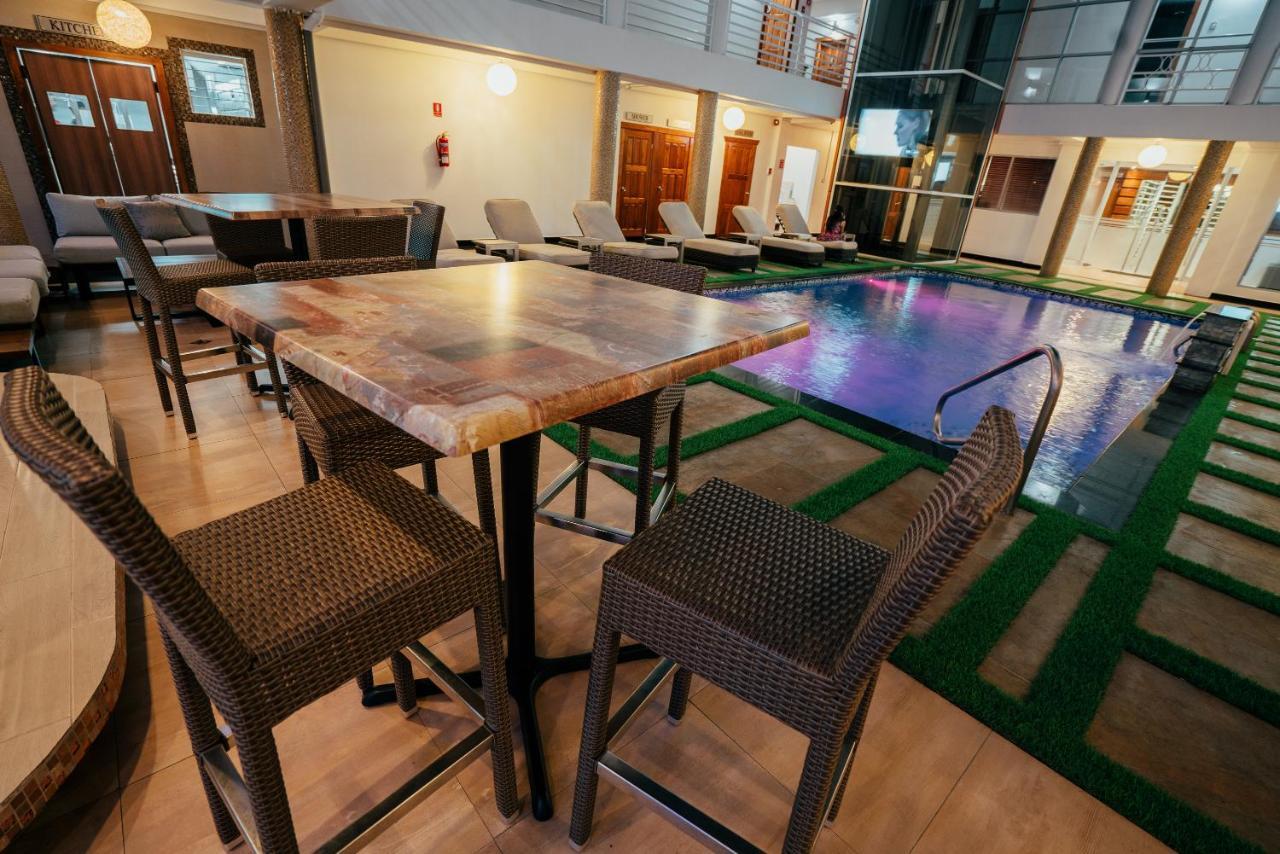 Runway Hotel Piarco Ngoại thất bức ảnh