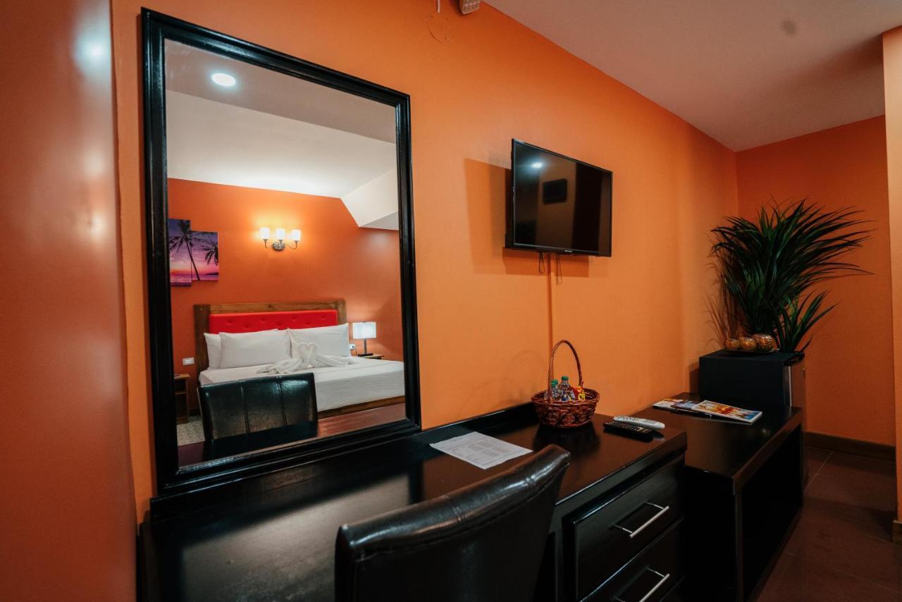 Runway Hotel Piarco Ngoại thất bức ảnh