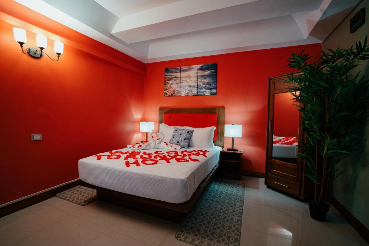 Runway Hotel Piarco Ngoại thất bức ảnh